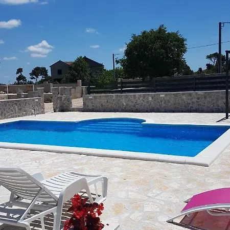 Holiday home Apertment & Studio Fenix Benkovac